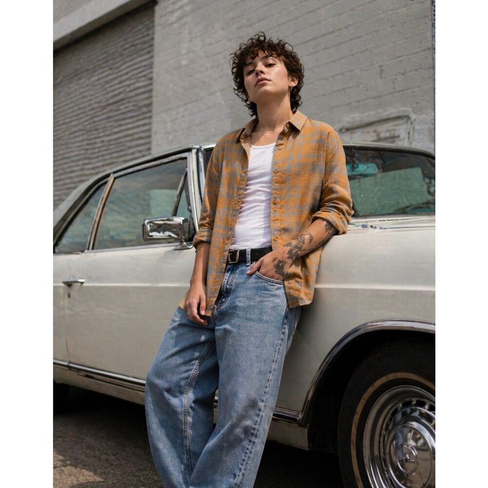 Wildfang The Essential Flannel Long Sleeve Button Up in Gold Plaid Size M